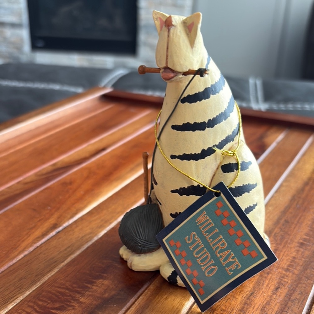 Vintage 2000  Williraye Studio Cat w/ Yarn & Knitting Needle Figurine WW1320 WT